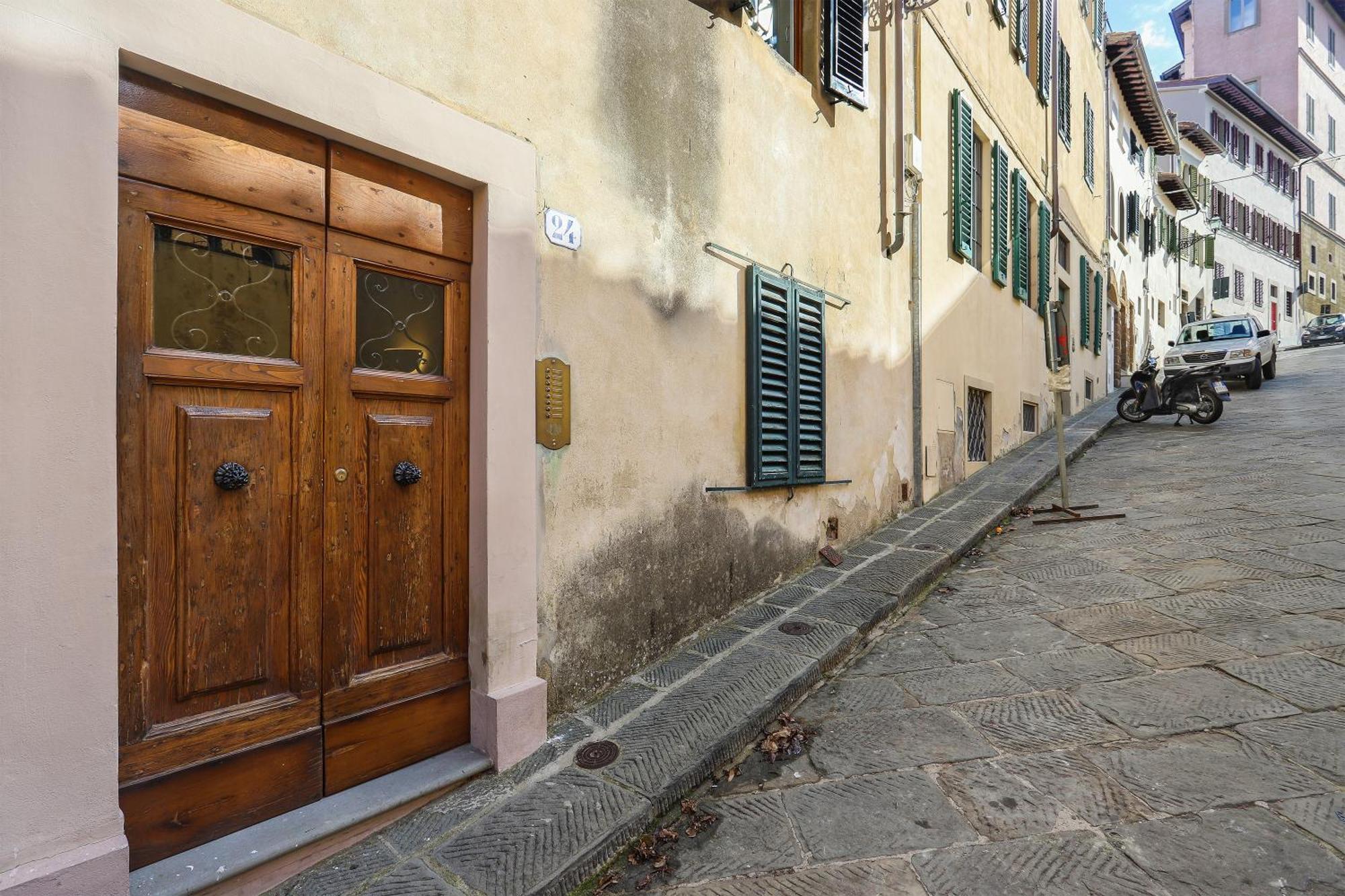 Florence In The Window- Unique View Exterior photo