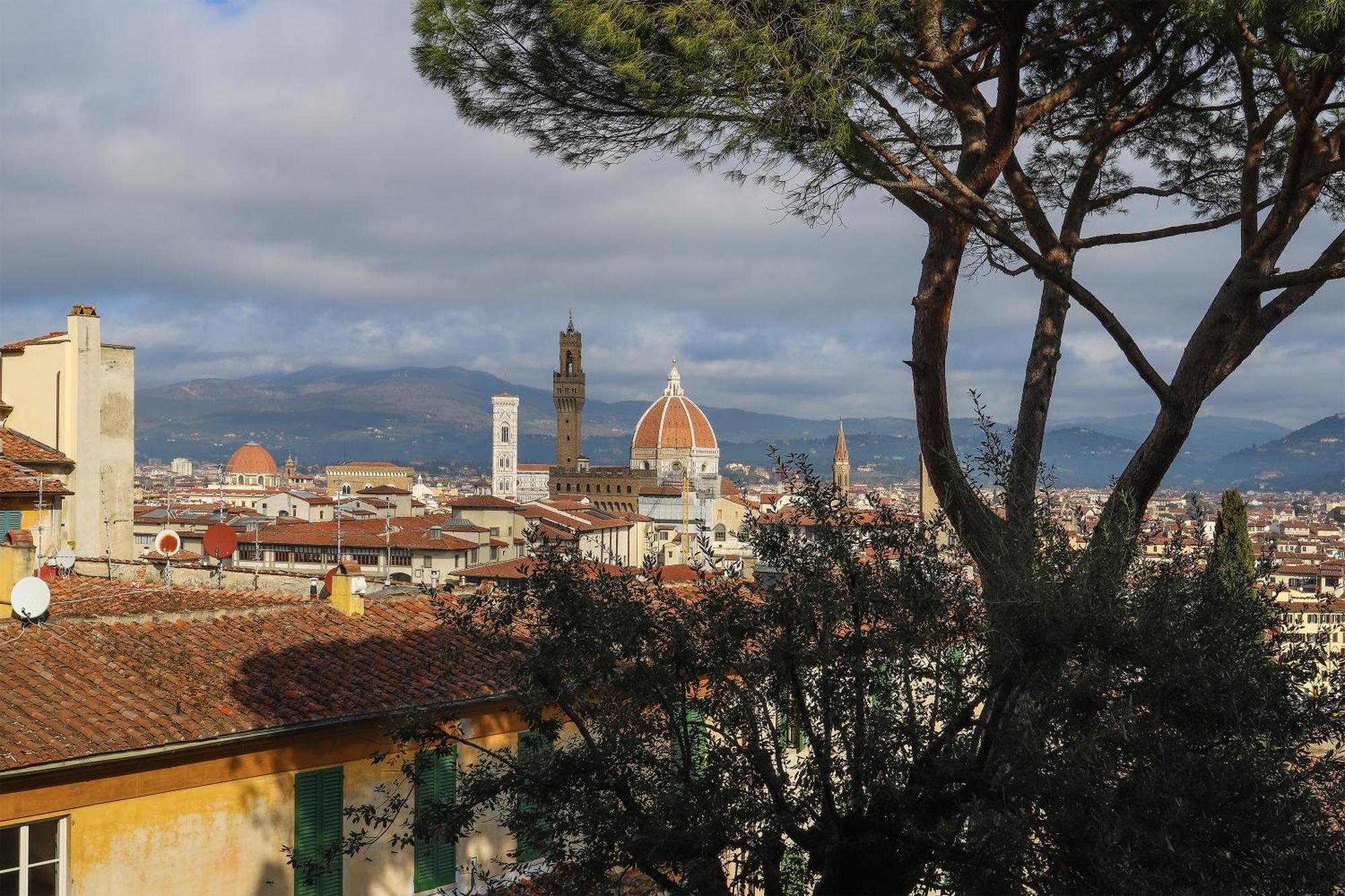 Florence In The Window- Unique View Exterior photo